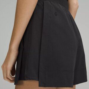 Stretch Woven Relaxed-Fit High-Rise Short 4"